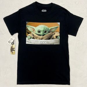 Star Wars The Mandalorian Grogu Baby Yoda Graphic Tee size Small